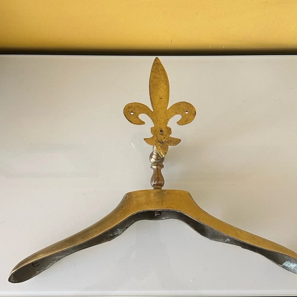 Solid Brass Polished Gold Tone Fleur-de-Lis Wall Mount Hanger